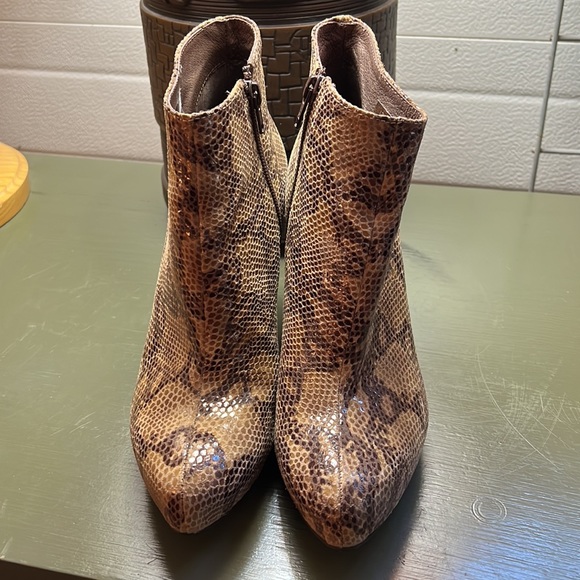 Vera Gomma Heeled Leather Booties - Picture 3 of 7